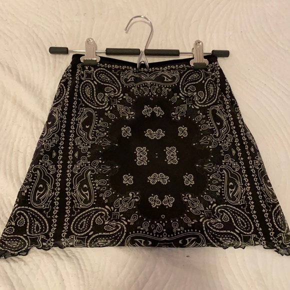 URBAN OUTFITTERS BANDANA PRINT MESH MINI SKIRT - Picture 2 of 2